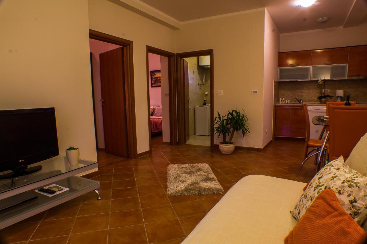 Dmm Apartments Teodo Esterno foto
