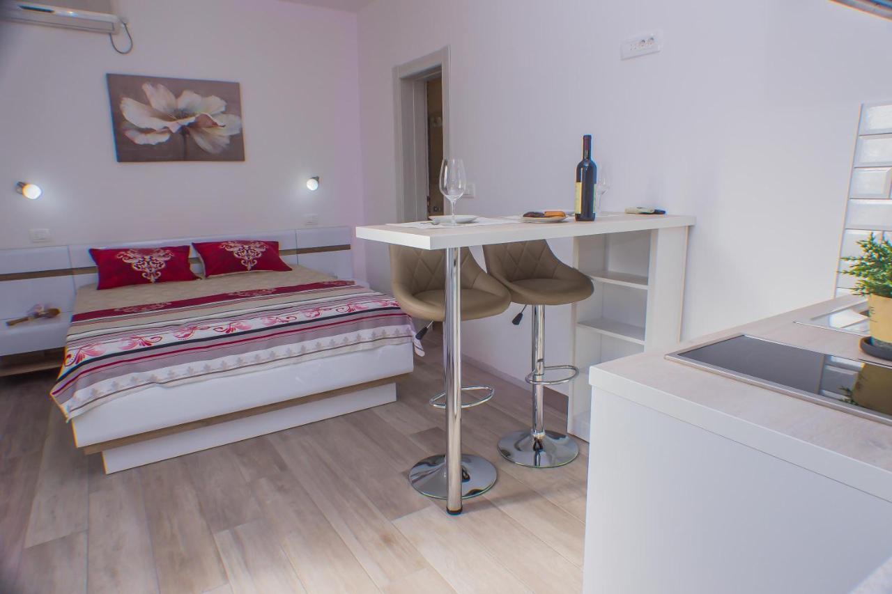 Dmm Apartments Teodo Esterno foto