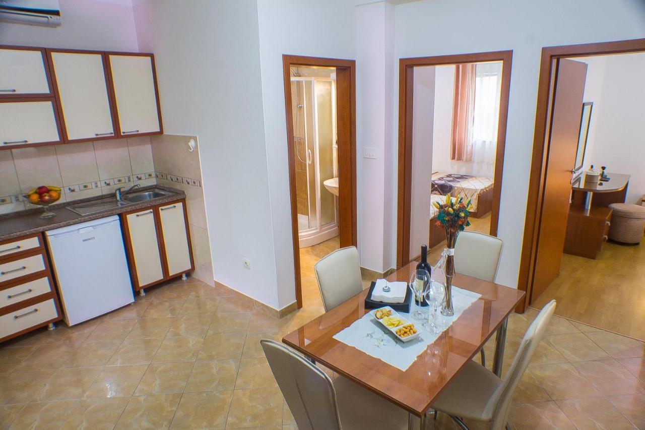 Dmm Apartments Teodo Esterno foto
