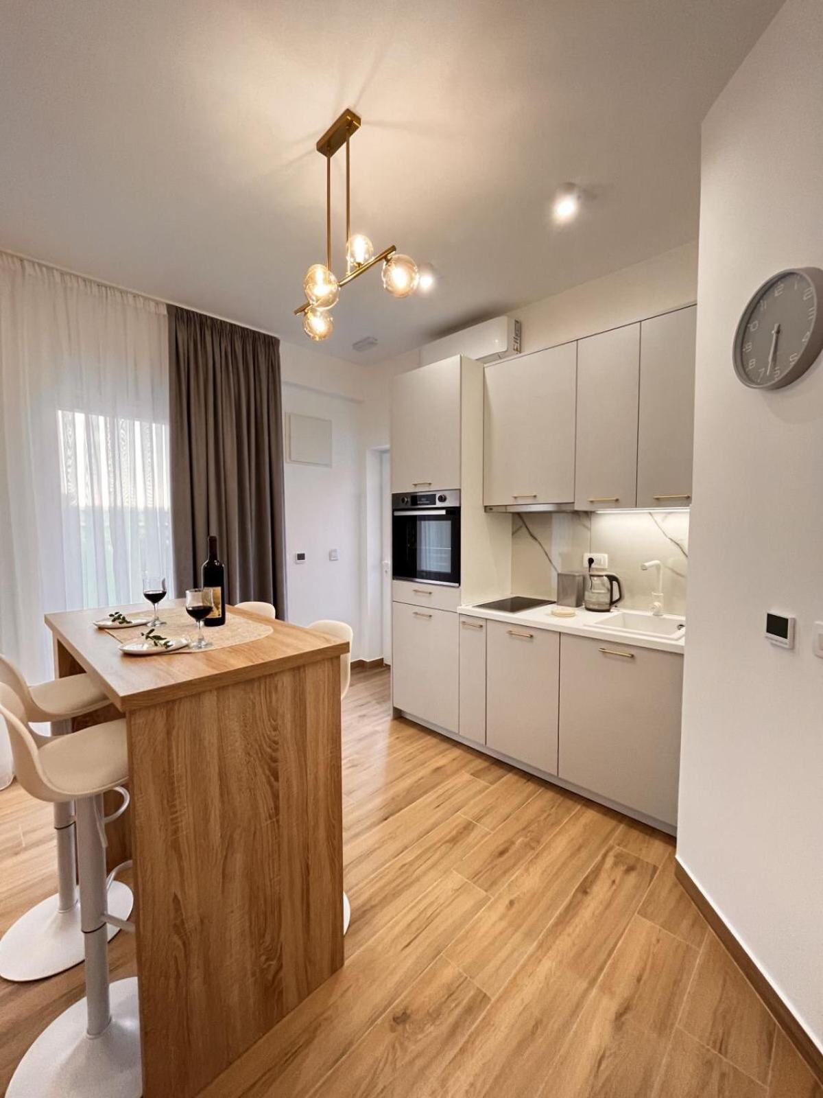 Dmm Apartments Teodo Esterno foto